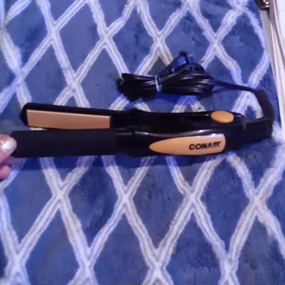 Black and Yellow Conair straightener
